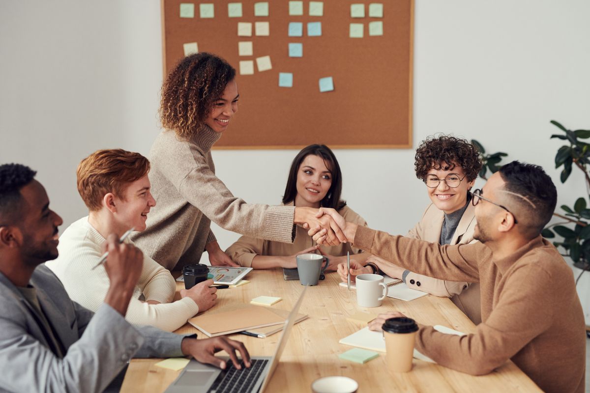 Two people shaking hands after agreeing on a project